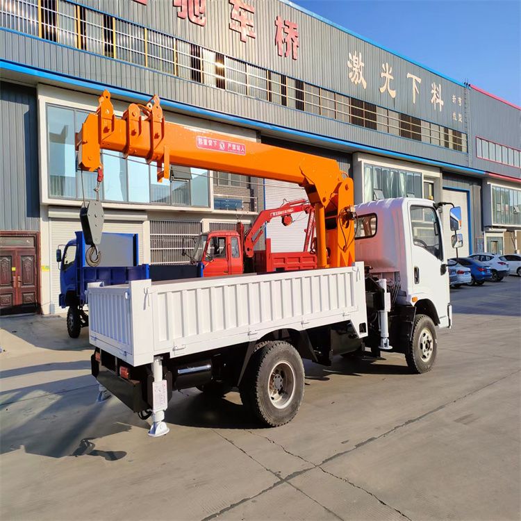 乐都区三轮随车吊定制 农用改装机自备吊中瑞长期出售